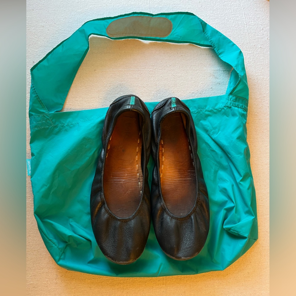 Flat black leather Tieks with bag